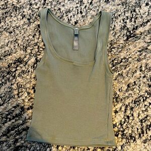 SKIMS light Olive Green Cropped Ribbed Tank / size S